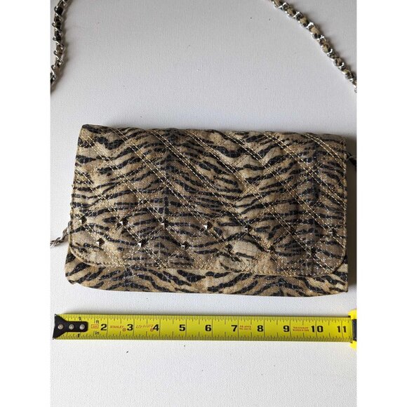 VGT TIGER PRINT STUDDED SHOULDER PURSE - Picture 4 of 5